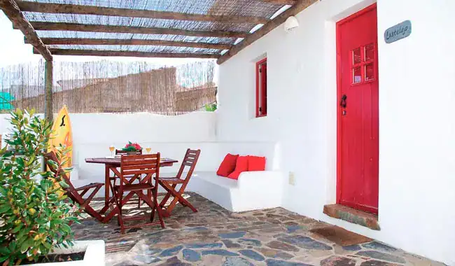 Tucked into the sunlit hills of Portugal’s Algarve, Aldeia da Pedralva is a lovingly restored village transformed into a quiet, soulful retreat.